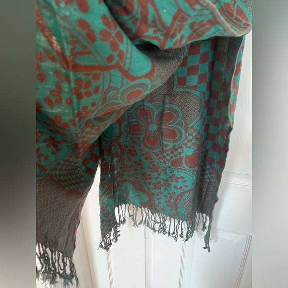 Green & Red Print Scarf - Picture 2 of 6